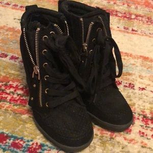 Black wedge sneakers